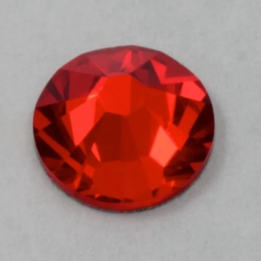 Swarovski • Color: Light Siam, 2028 XILION Rose Hotfix Rhinestones - Picture 2 of 15